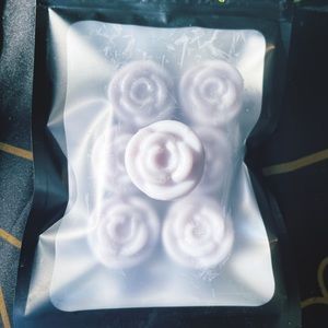 Rose shaped wax melts